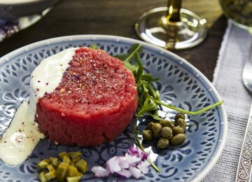 Tartaar met mosterd-yoghurt crème